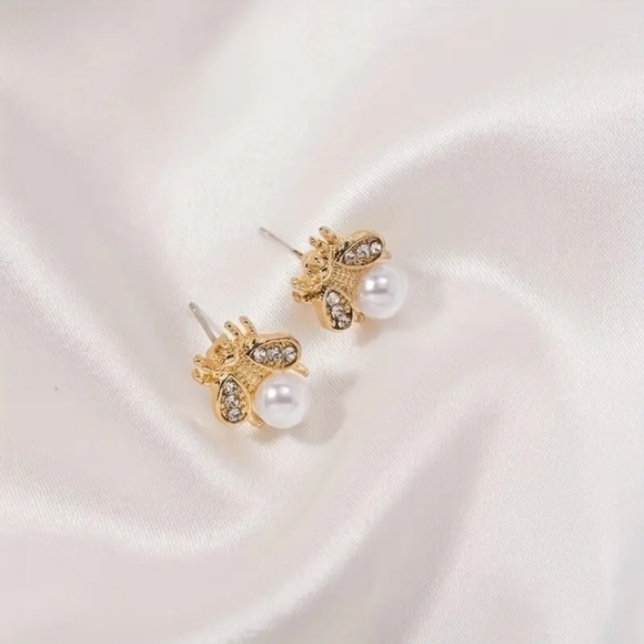 SOLD OUT NEW Bee earings with adorable pearl - Picture 4 of 8